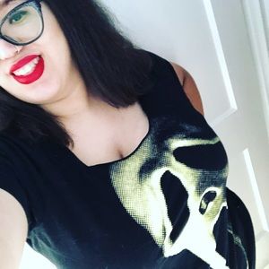 Meet your Posher, Adrienne